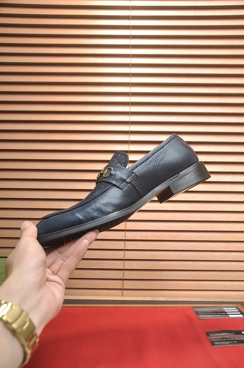 Men's shoes💰460💶Italy's top luxury men's shoes giant [GUCCI Gucci] has a new model 🍃Original European style🔰 Pleasant to the eye😍In order to make the shoes more durable and non-deformable🌀The production continues to follow traditional methods but there is still no lack of innovation💪The original cowhide is chosen for the leather♻️ Smooth, natural and exceptionally bright⭐Made of imported cowhide, the first choice of the rich 38-45 (45 customized)